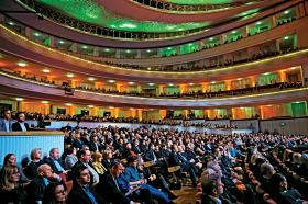 Widownia zgromadzona w Teatrze Wielkim – Operze Narodowej w Warszawie