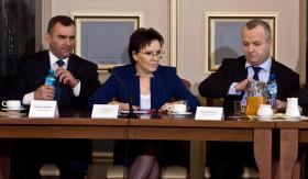 „Cztery kopalnie będziemy wygaszać, dziewięć wejdzie do nowej spółki, która oczywiście musi dostać specjalne zasilanie, bo wśród tych dziewięciu mamy jeszcze dwie w bardzo trudnej sytuacji, ale dajemy im szansę”.