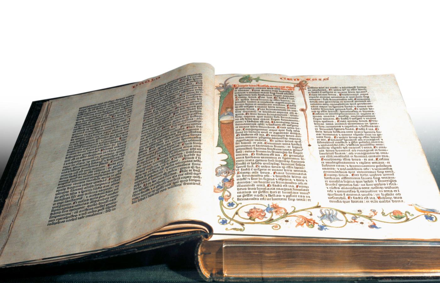 Słynna Biblia Gutenberga z połowy XV w. wydrukowana z użyciem ruchomej czcionki.