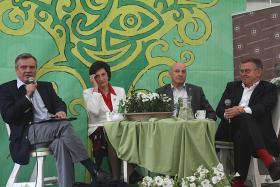 Panel o sponsoringu sportowym, od lewej: Jerzy Baczyński, red. nacz. POLITYKI; Irena Szewińska, Paweł Olechnowicz, prezes LOTOSA i Michał Tomczak z Legii Warszawa