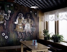 Wewnątrz restauracji zachował się jeszcze oryginalny wystrój...