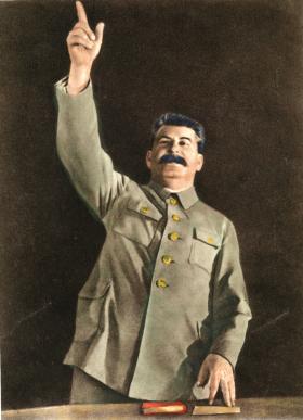 Stalin - ikoniczny przykład kultu jednostki.