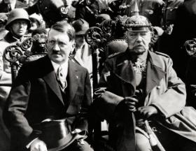 Adolf Hitler podczas tzw. Dnia Poczdamu, 1933 r.