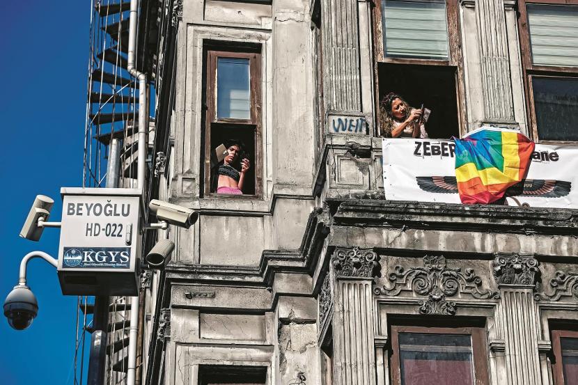 Parada równości w Stambule po raz trzeci z rzędu została zakazana. Kręcących się w pobliżu placu Taksim aktywistów LGBT zatrzymywała policja (czerwiec br.).