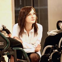 Magdalena Kryczka absolwentka psychologii i pedagogiki socjalnej na Uniwersytecie Jagiellońskim. Pracuje w  Ośrodku Lux Med Tabita w Konstancinie z osobami starszymi i przewlekle chorymi. Jako trener i coach współpracuje z firmami doradztwa personalnego.