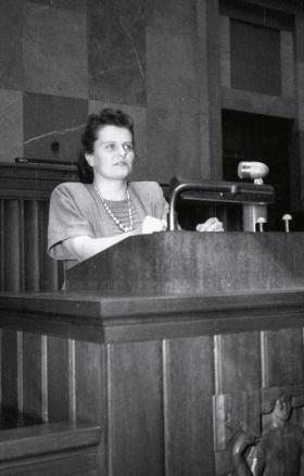 Maria Jaszczukowa podczas sejmowej dyskusji nad ustawą o aborcji, 1956 r.
