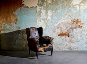 Słabe dotychczas perspektywy dobrego zatrudnienia wypychały młodych ludzi do większych miast lub na emigrację.