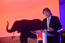 Jan Kulczyk przez jednych uważany jest za symbol sukcesu polskiej transformacji, przez innych zaś – za symbol związanych z nią patologii.