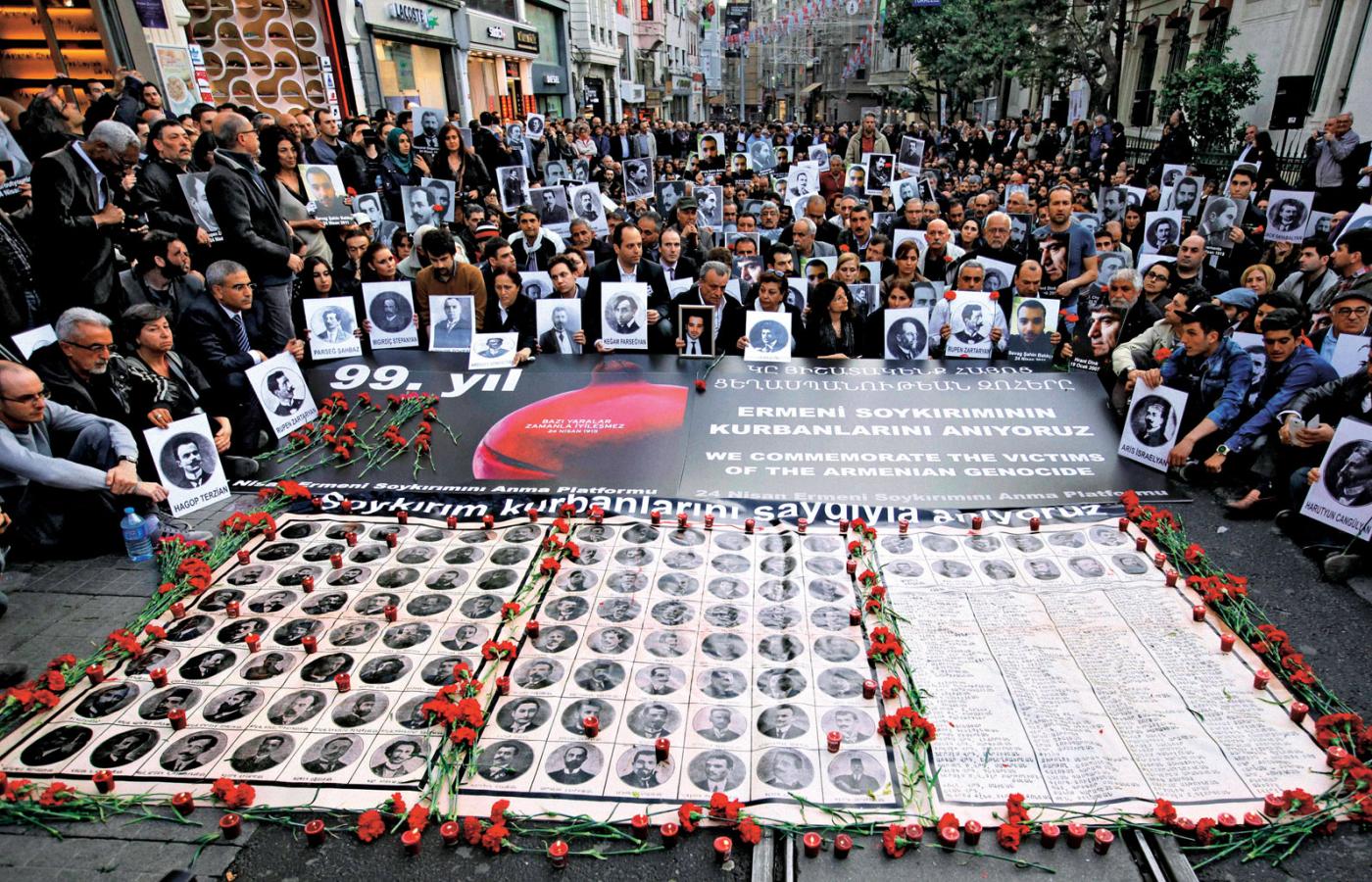 Stambuł - manifestacja ku czci ofiar w 99 rocznicę masakry Ormian