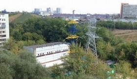 Widoczna z daleka wieża transmisyjna w południowo-wschodniej części Moskwy także przybrała barwy ukraińskie.