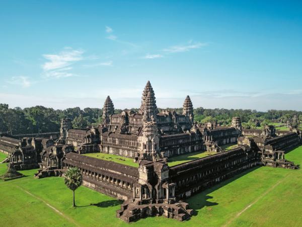 Kompleks świątynny Angkor Wat. Imperium Khmerów miało króla, ale funkcjonowało w ramach sieci lokalnych wspólnot.