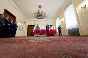 Premier Beata Szydło i wicepremier Mateusz Morawiecki po wręczeniu powołań członkom Komitetu Rozwoju.