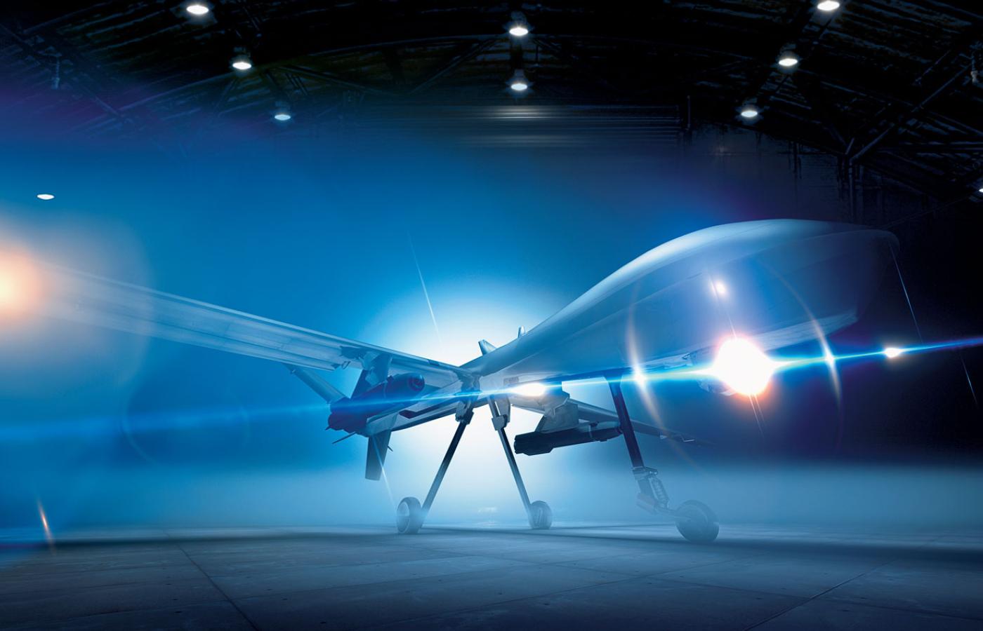 Dron Predator w hangarze