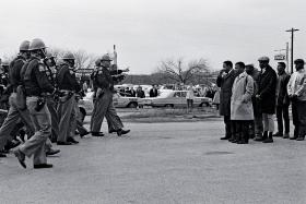 6. Nie jestem twoim Murzynem, reż. Raoul Peck, prod. Szwajcaria, Francja, Belgia, USA. Inteligentne i krytyczne spojrzenie na problemy rasowe w Stanach Zjednoczonych, dokument o tym, jak powtarza się historia, i o tym, że konieczna jest duża świadomość i stawianie oporu.