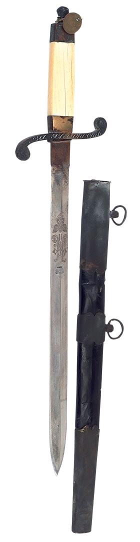 Kordzik z godłem orderu św. Anny używany w marynarce wojennej w XIX w.