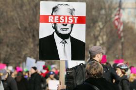 Notowania Trumpa pozostają niskie – tylko 37 proc. dobrze ocenia jego prezydenturę.