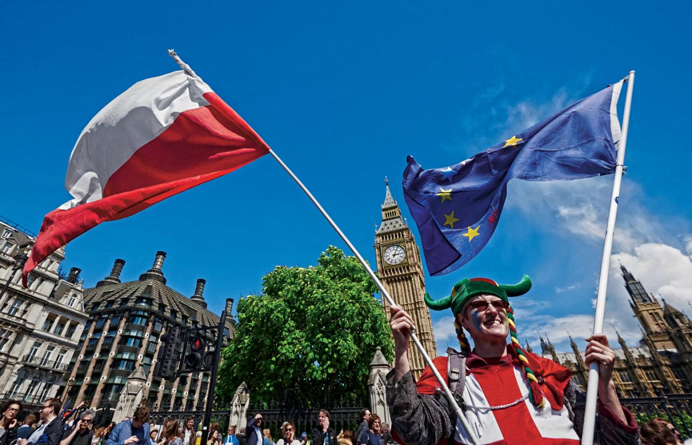 Parliament Square, mieszkanka Londynu uczestnicząca w Marszu dla Europy protestuje przeciw wyjściu Wielkiej Brytanii z Unii.