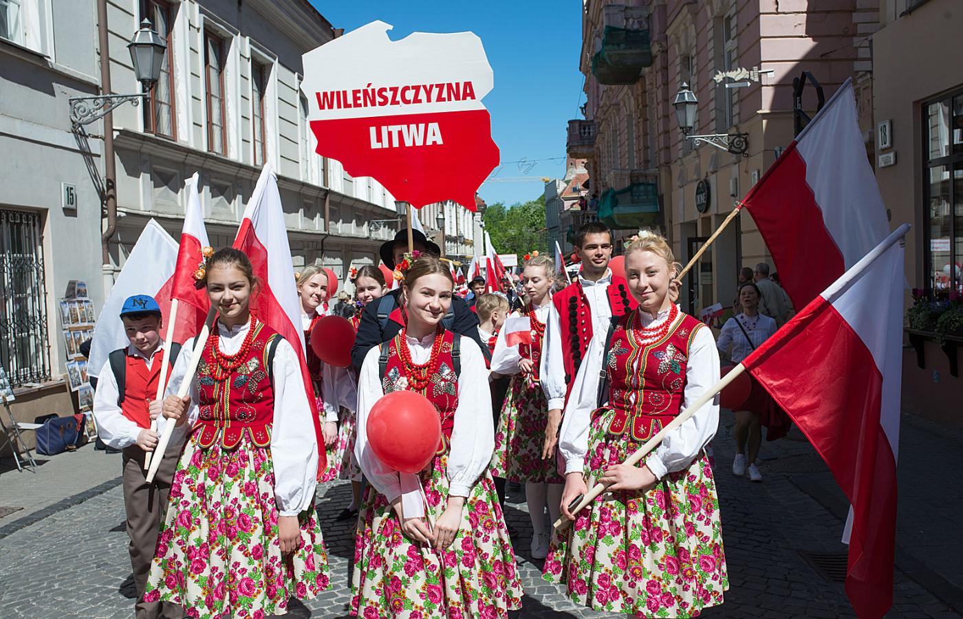 Polacy na Litwie mieszkają głównie w Wilnie oraz w rejonach wileńskim i solecznickim. W tym ostatnim stanowią 90 proc. mieszkańców.