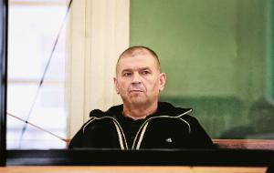 Tadeusz Grzesik podczas ogłoszenia wyroku w kieleckim sądzie w 2012 r. w sprawie zabójstwa trójki Ukraińców w lesie pod Cedzynią w 1991 r. Za tę pierwszą, potwierdzoną sądownie zbrodnię został skazany na 25 lat.