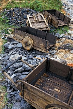 Nieliczne organizacje społeczne próbują bezskutecznie alarmować władze stanu, że w półlegalnych kopalniach pracuje kilkadziesiąt tysięcy dzieci.