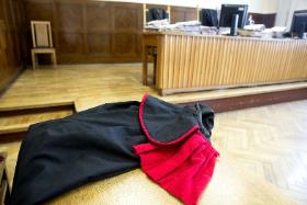 Prokuratorom za krytyczne wypowiedzi publiczne robione są dyscyplinarki, nie wydaje się im zgody na publikowanie już praktycznie niczego.