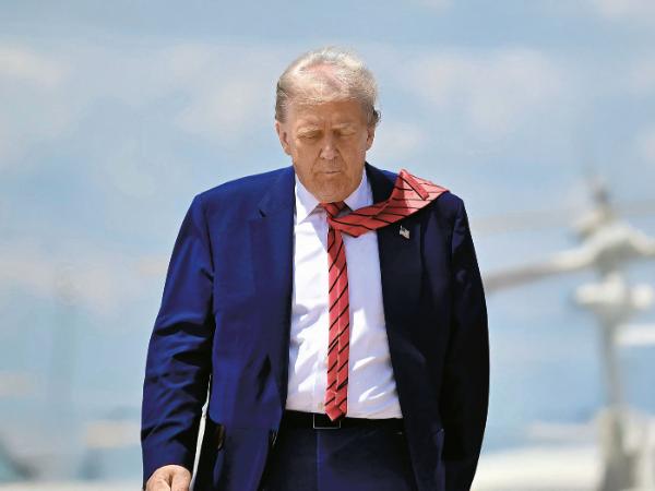 Formalnie Trump wciąż jest naszym sojusznikiem, przyjacielem pięknej Polski i jej wspaniałego prezydenta Dudy, to znaczy Nawrockiego, ale już chyba i „Nałroki” zrozumiał, że nie będzie miał żadnego wpływu na to, jak Trump dogada się z Putinem w sprawie Ukrainy.