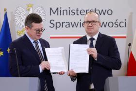 Według propozycji komisji Krystiana Markiewicza, po unieważnieniu nominacji, neosędziowie jeszcze do dwóch lat pozostaliby na dotychczasowych stanowiskach. Na fot. Krystian Markiewicz i Adam Bodnar.