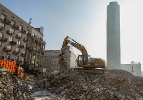 Biurowiec przy Rotundzie, w którym wypączkowała afera FOZZ, rozebrano.