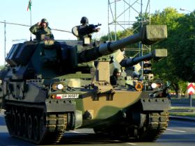 Samobieżna gąsienicowa armatohaubica 155 mm Krab – złożona w Polsce po 20 latach starań z brytyjskiej wieży, francuskiego działa i koreańskiego podwozia (umowa z grudnia 2016 r.). W służbie jest jeden dywizjon (24 sztuki), kolejny ma być dostarczony w tym roku.