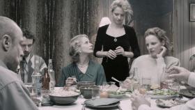 2. „Zjednoczone stany miłości”, reż. Tomasz Wasilewski. Dramatyczne przeżycia czterech kobiet w różnym wieku, którym wydawało się, że mają prawo do marzeń, skoro świat dookoła się zmienia.A tutaj znajdziecie rozmowę z Tomaszem Wasilewskim, reżyserem „Zjednoczonych stanów miłości”.