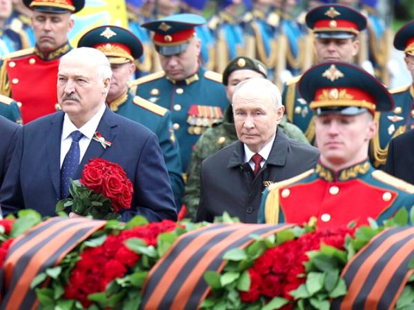 Aleksandr Łukaszenka i Władimir Putin na paradzie zwycięstwa. Moskwa, 9 maja 2026 r.