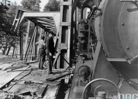 Odbudowa zniszczonego mostu kolejowego w Bydgoszczy