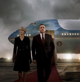 Agnieszka Holland: „House of Cards” to serial filmowych reżyserów – zaczął i sformatował go David Fincher, i producentom zależy, by nie zaniżyć poziomu dalszych sezonów.