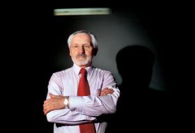 Prof. Józef Baniak pracuje na Wydziale Nauk Społecznych Uniwersytetu im. Adama Mickiewicza w Poznaniu.