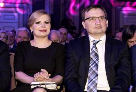 Wśród znajomych nie ma zgody co do charakteru ich związku: niektórzy mówią, że to układ czysto polityczny, inni, że darzą się szczerym uczuciem.