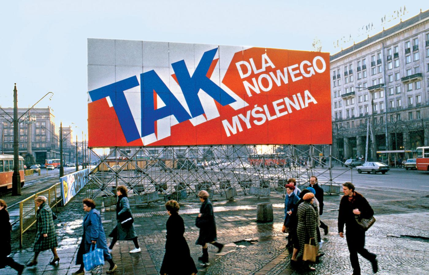 Plakaty zapowiadające referendum w sprawie reform gospodarczych i politycznych w 1987 r.