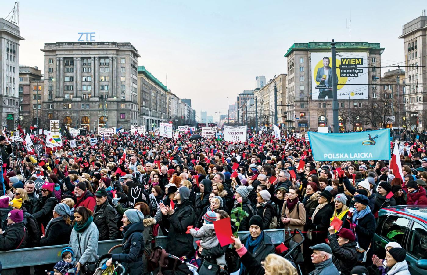Protest kobiet (i mężczyzn) na warszawskim Placu Konstytucji, 8 marca 2017 r.