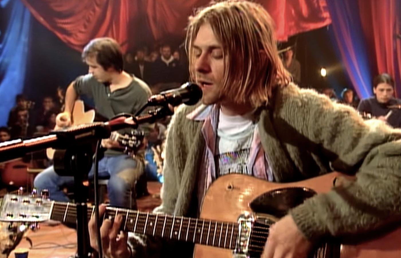 Koncert MTV Unplugged w 1993 r. Kurt Cobain w słynnym swetrze