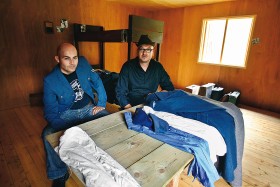 Teraz już ludzie więcej wiedzą o mieście, mówi Dyrektor, ale niedokładnie. Od lewej Dyrektor muzeum i Burmistrz.