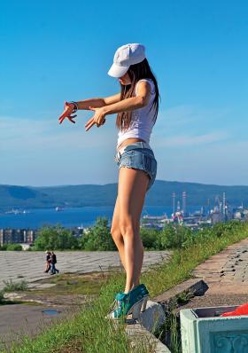 Sesja z murmańskim portem w tle - najlepsze zdjęcia trafią na Facebooka.