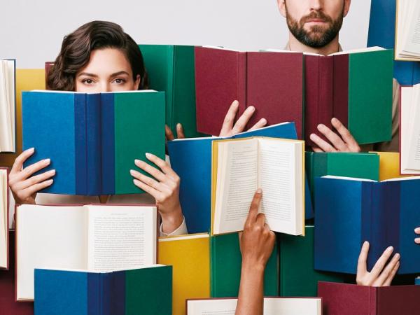 Czy wspólne ciche czytanie to wyraz zmęczenia wirtualnym światem?