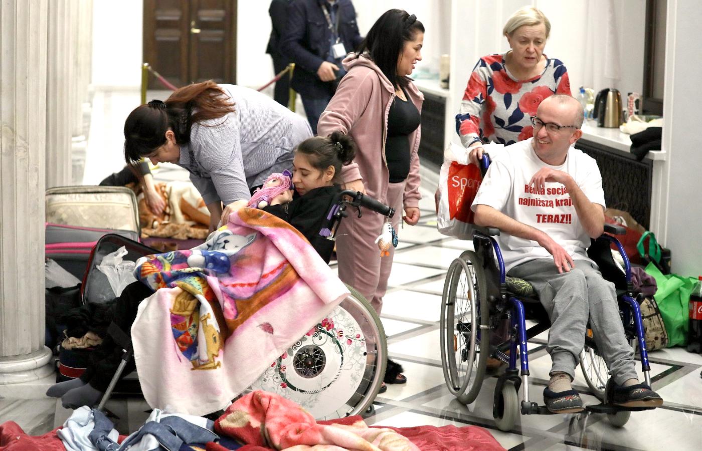 Początek protestu okupacyjnego niepełnosprawnych i ich opiekunów w Sejmie