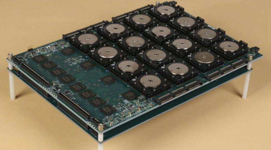 Stworzony przez DARPA układ 16 chipów w ramach programu SyNAPSE.