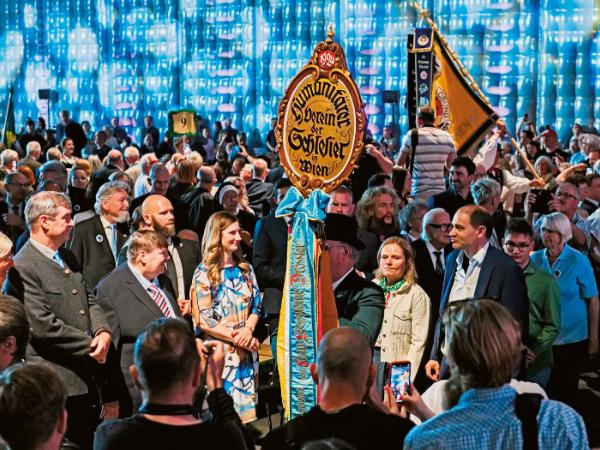 Festiwal Meeting Brno 2026. Wśród zgromadzonych m.in. premier bawarskiego rządu Markus Söder, burmistrzyni Markéta Vaňková i Bernd Posselt, szef Związku Niemców Sudeckich.