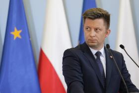 Czarne chmury zawisły nad głową Dworczyka. Mówiło się nawet, że miał być odwołany z funkcji na wniosek prezesa Kaczyńskiego przy okazji ostatniej rekonstrukcji rządu, ale uratował go Morawiecki.