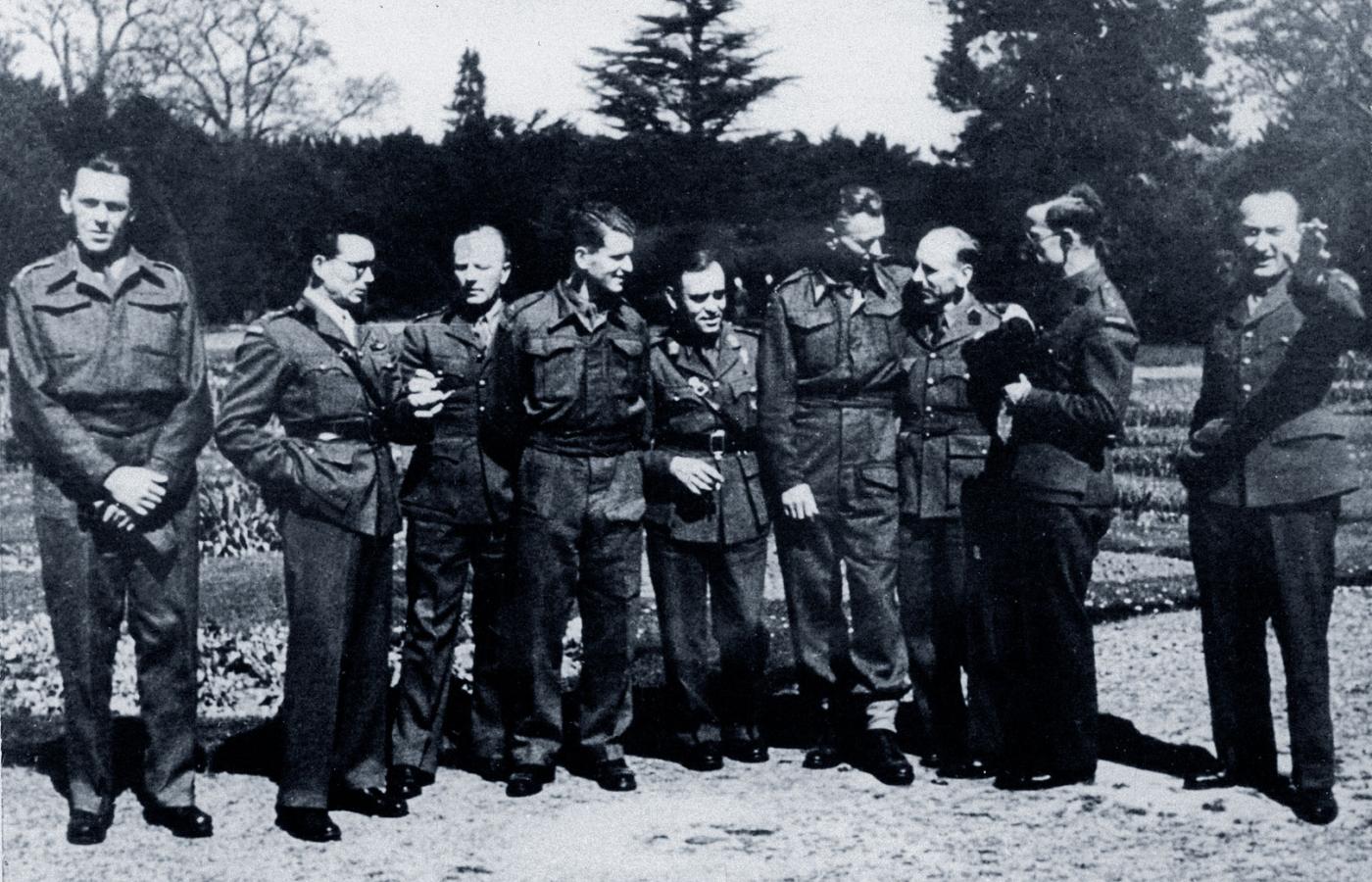 Grupa dziewięciu polskich instruktorów cichociemnych z Audley End.