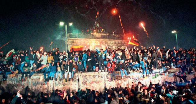 Sylwester 1989 r. na murze pod Bramą Brandenburską, Berlin