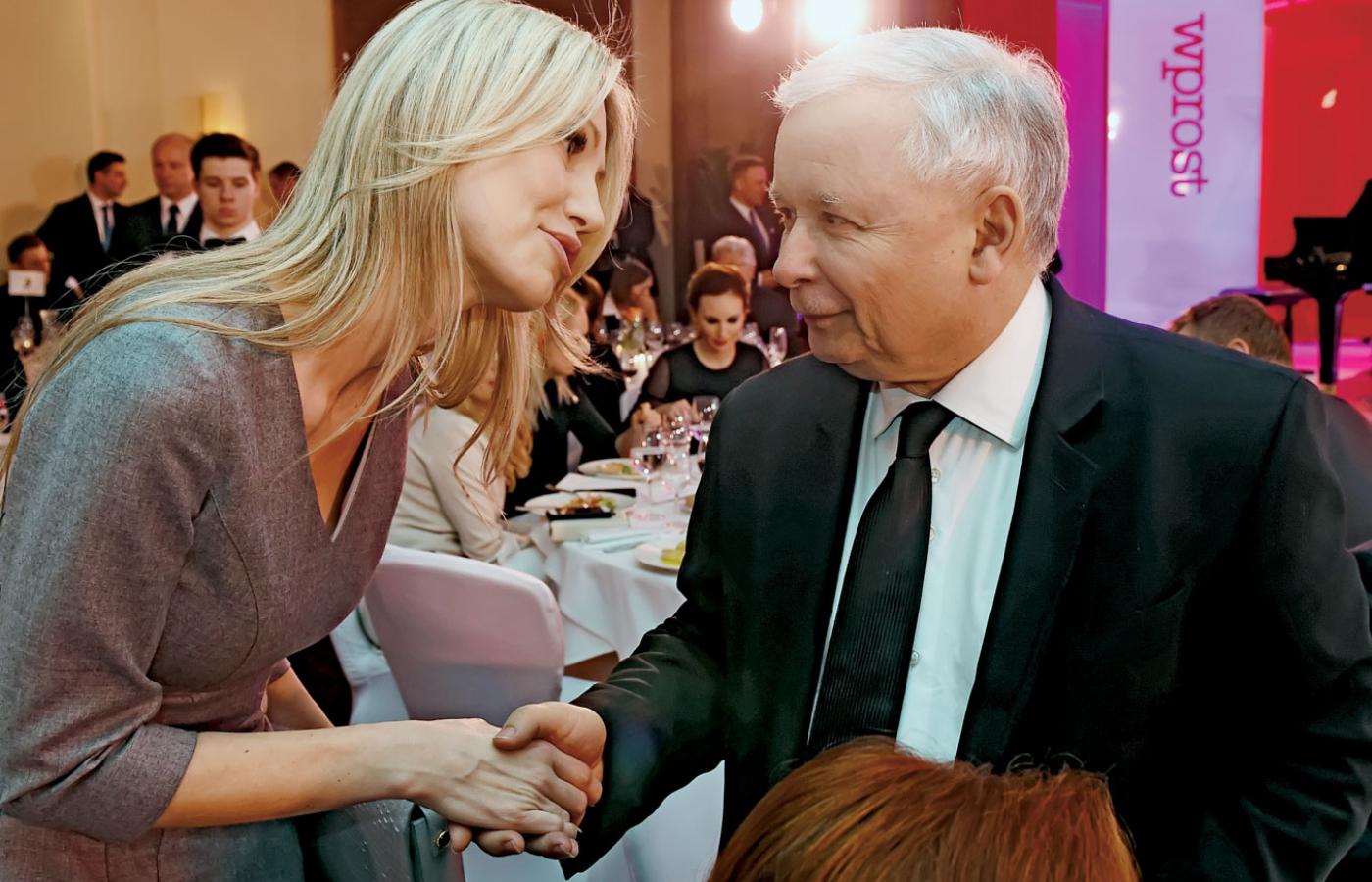 Magdalena Ogórek z Jarosławem Kaczyńskim podczas uroczystości wręczenia mu nagrody Człowiek Roku tygodnika „Wprost”