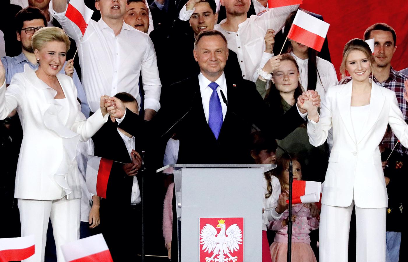 Ponad połowa z blisko 70 proc. uprawnionych do głosowania Polaków poparła Andrzeja Dudę.