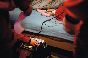 Któregoś dnia słabiej się poczuła. Pogotowie zabrało ją do szpitala.